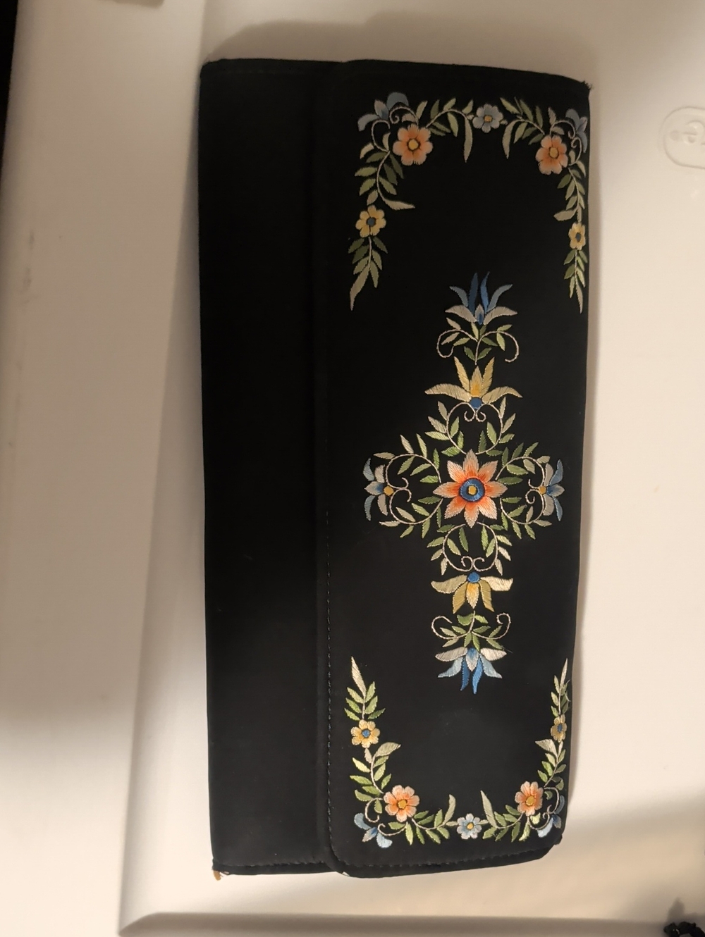 Clutch Vintage embroidered floral design snap close pink blue green metal zipper
